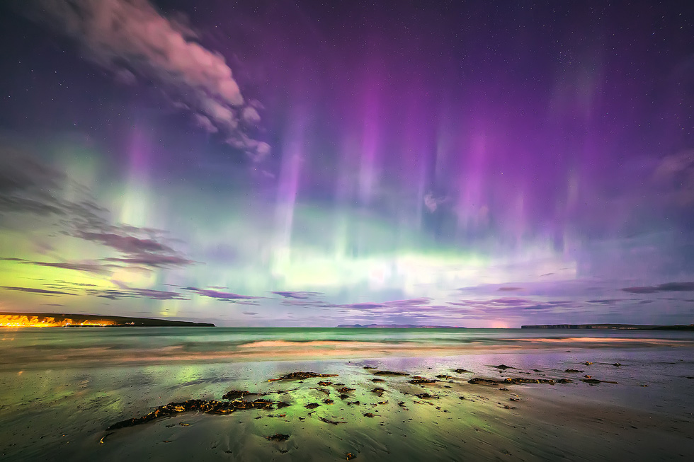 Thurso-aurora-under-in-full-moonlight-Stewart-Watt.